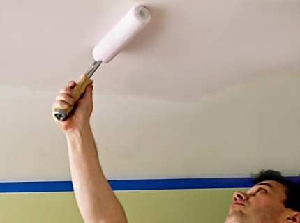 Как покрасить потолок водоэмульсионной краской – узнаем процесс со всех сторон